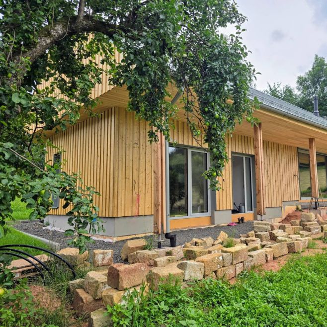 Realizace povedené dřevěné fasády ze sibiřského modřínu.